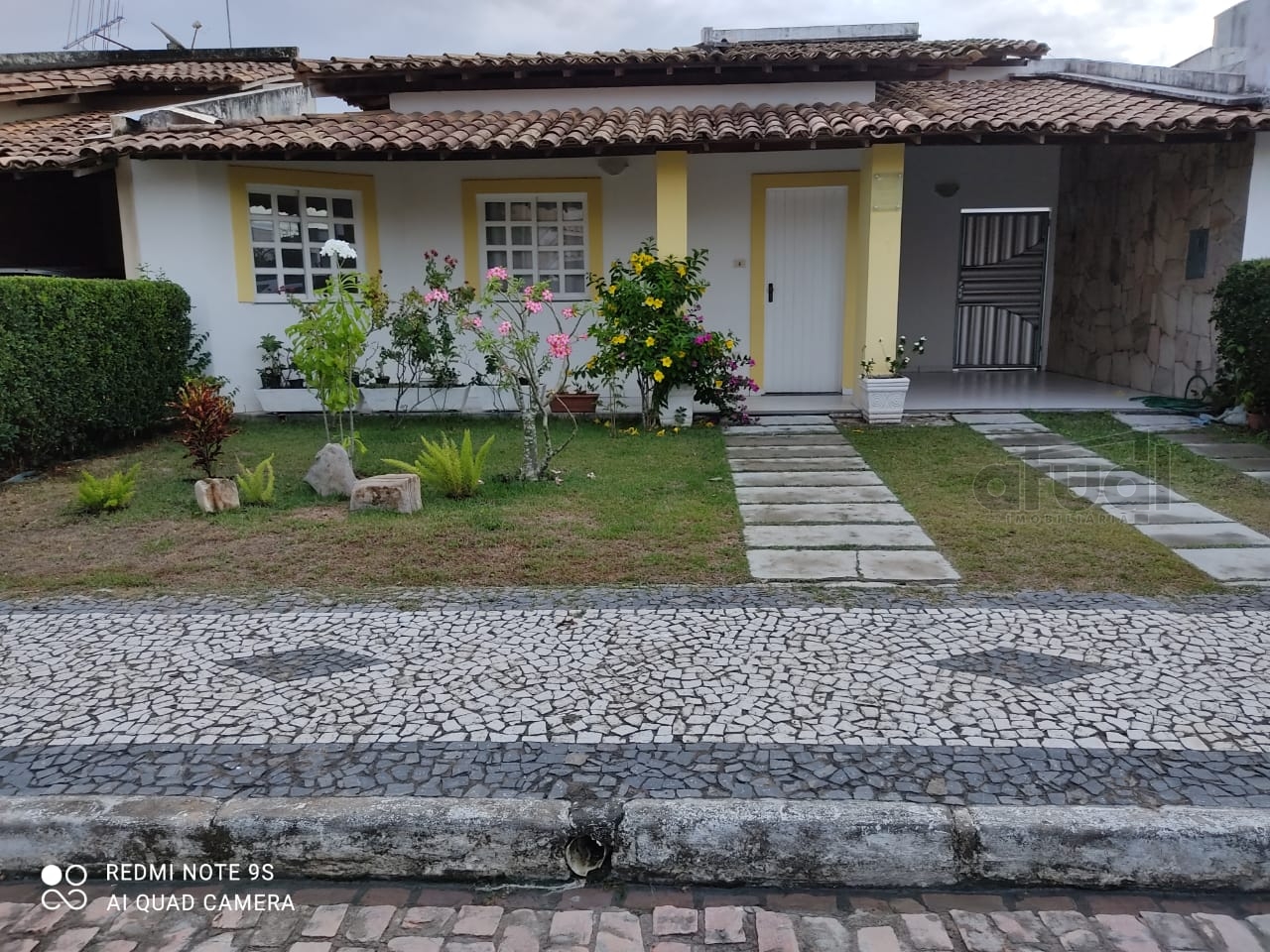 CASA EM CONDOMÍNIO