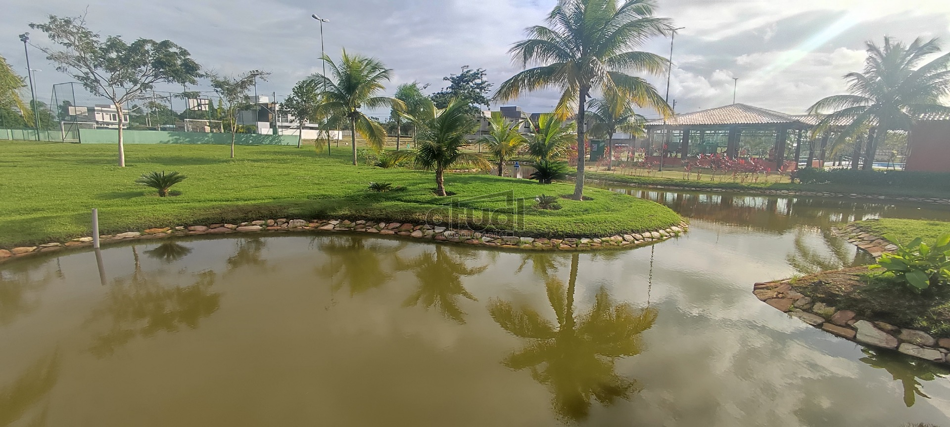 LOTE EM CONDOMÍNIO