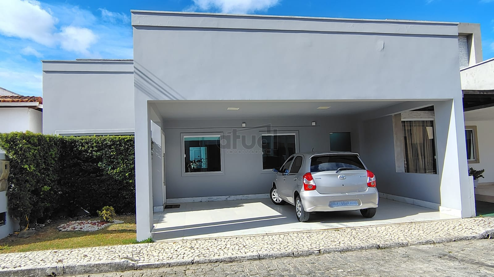 CASA EM CONDOMÍNIO