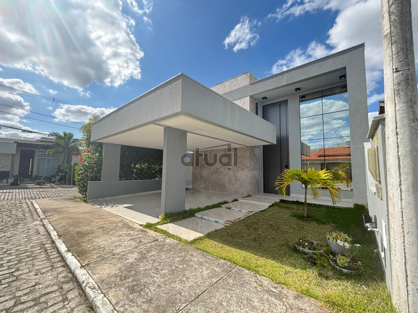 CASA EM CONDOMÍNIO