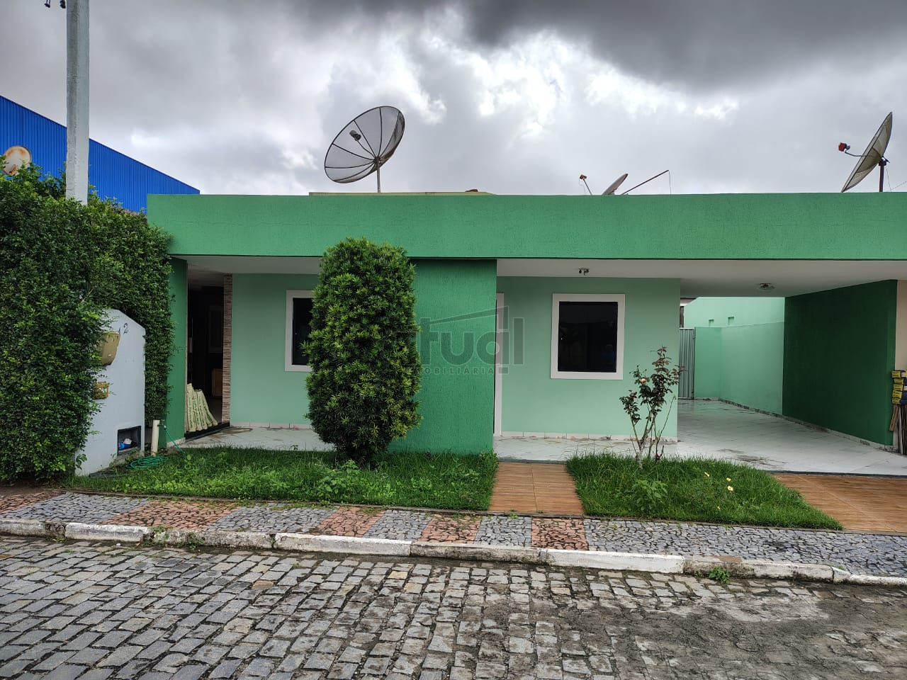 CASA EM CONDOMÍNIO