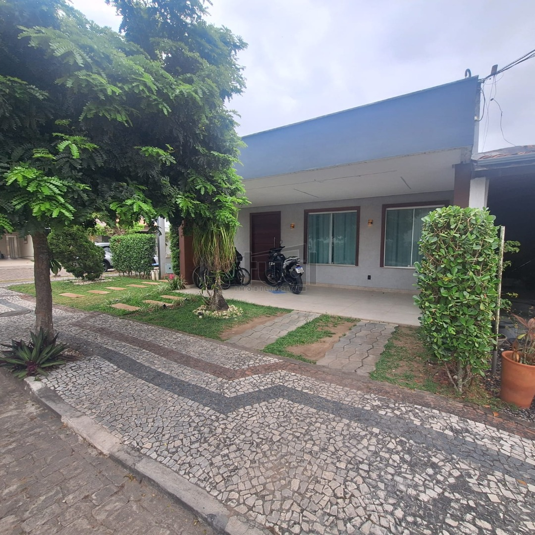 CASA EM CONDOMÍNIO
