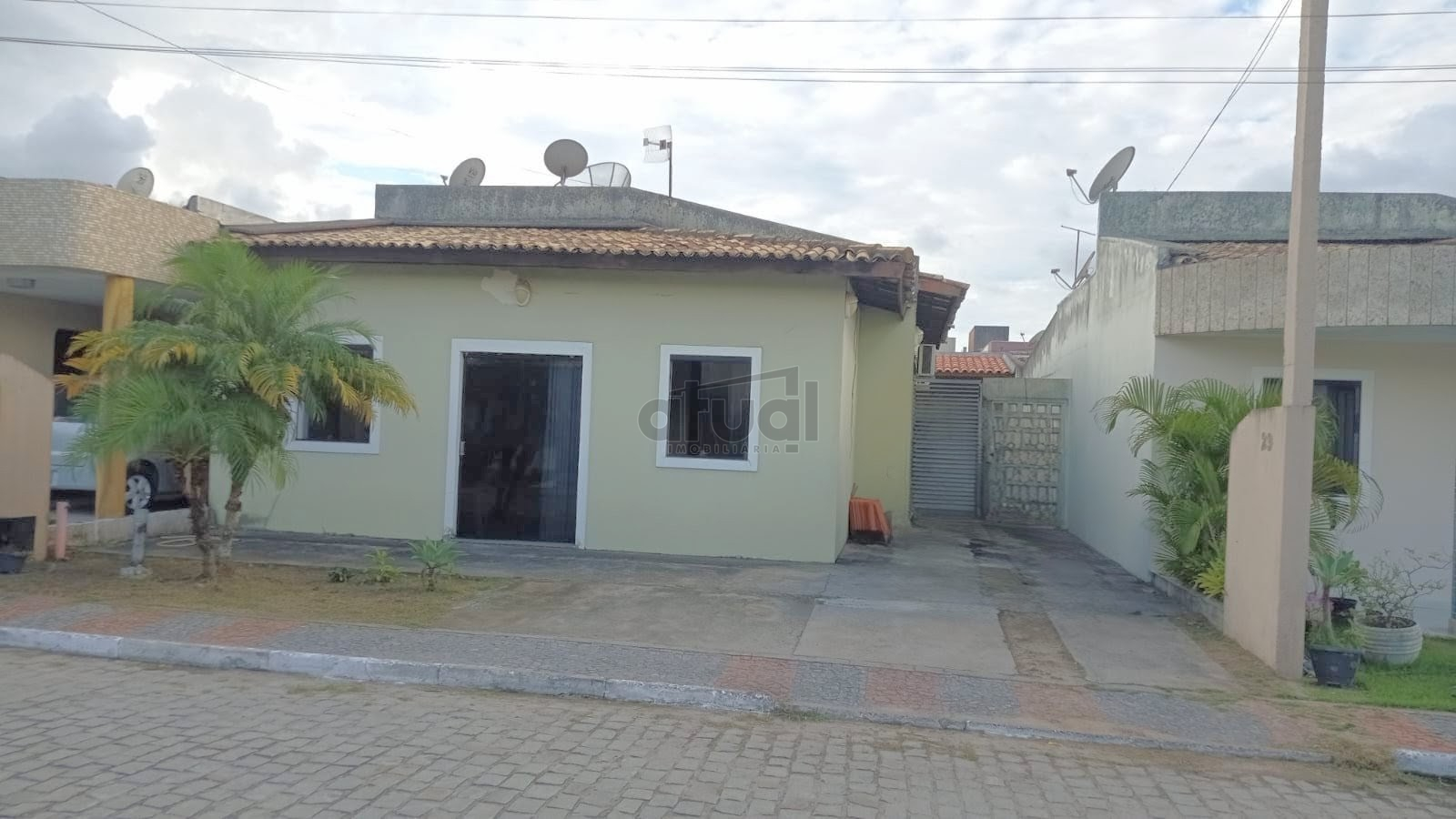 CASA EM CONDOMÍNIO