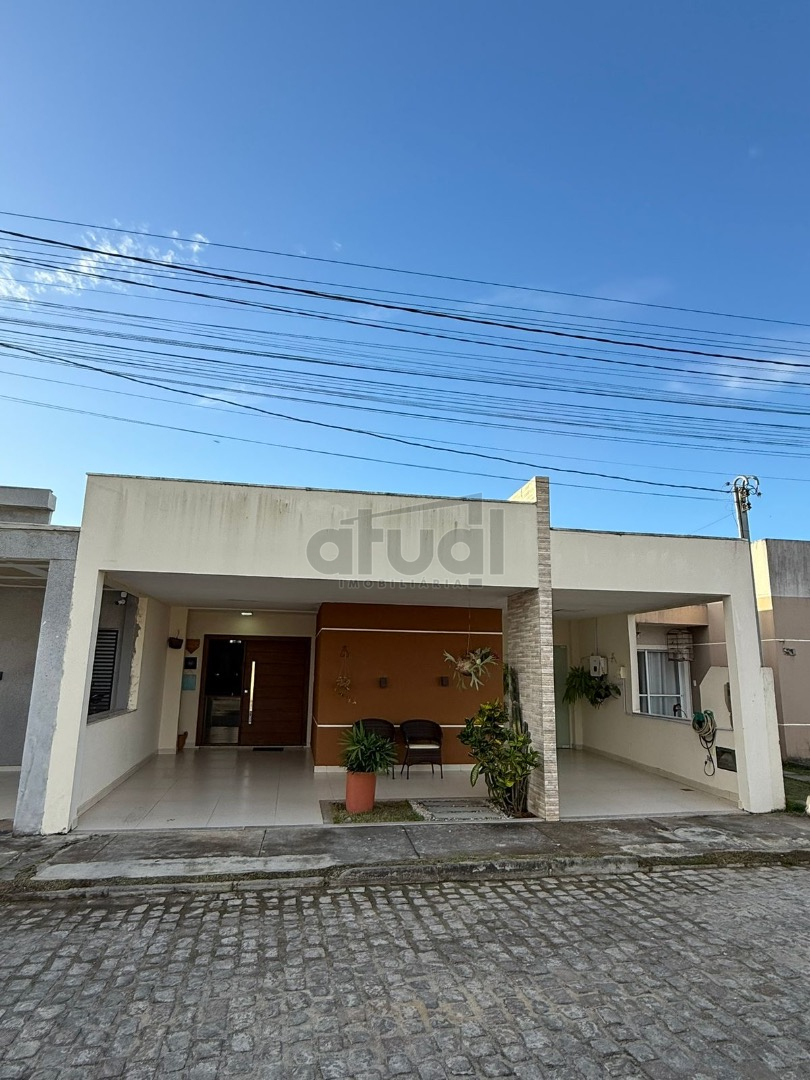 CASA EM CONDOMÍNIO
