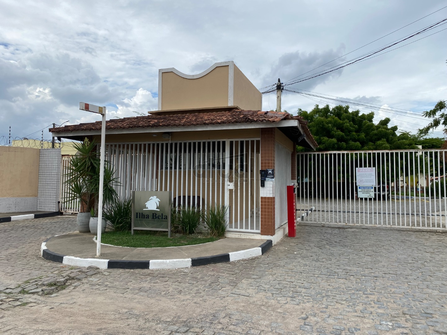 CASA EM CONDOMÍNIO