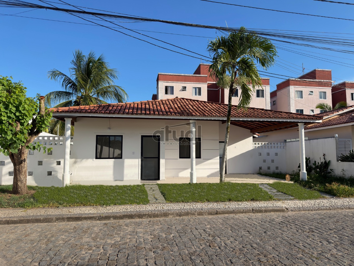 CASA EM CONDOMÍNIO