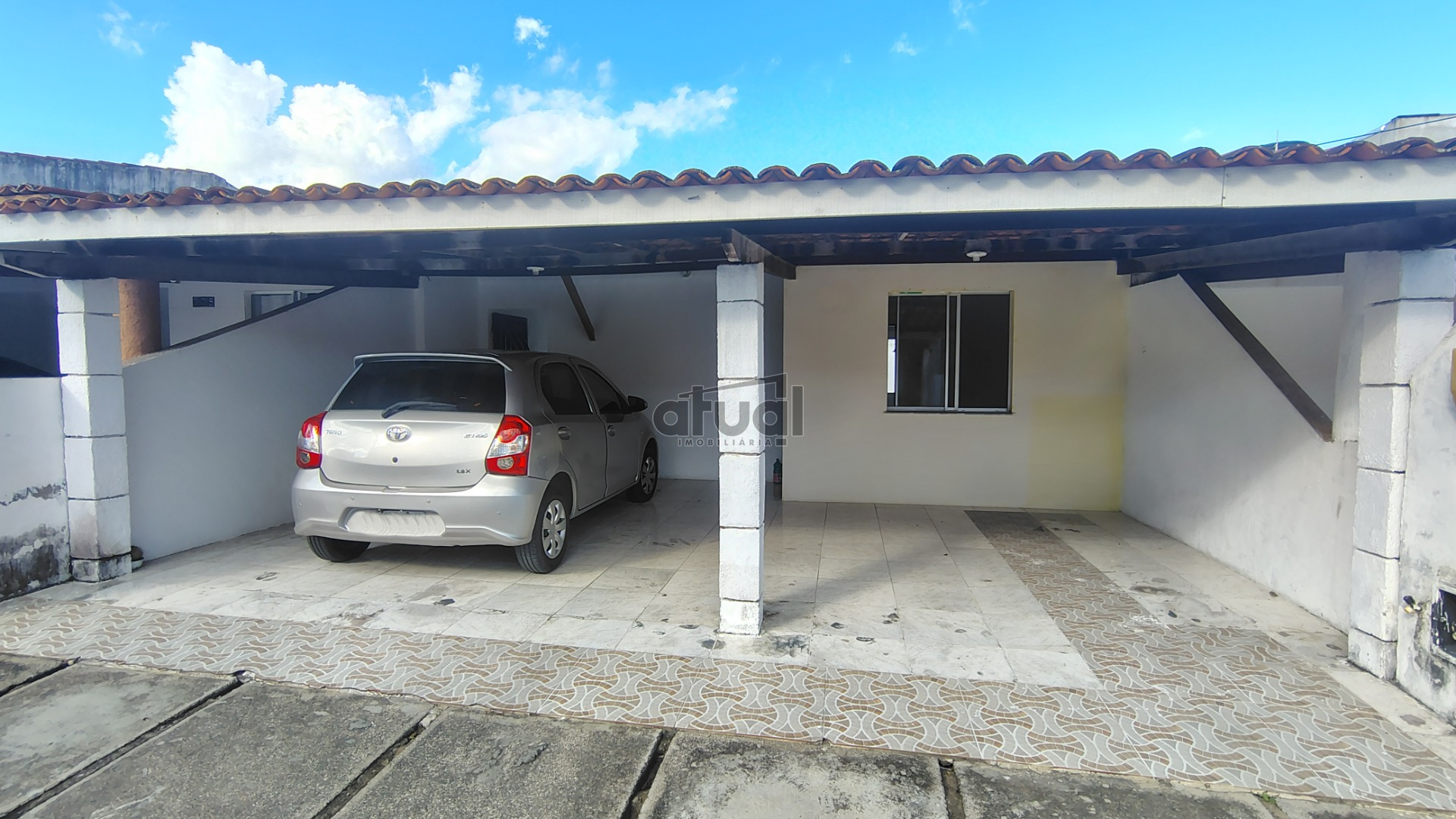 CASA EM CONDOMÍNIO