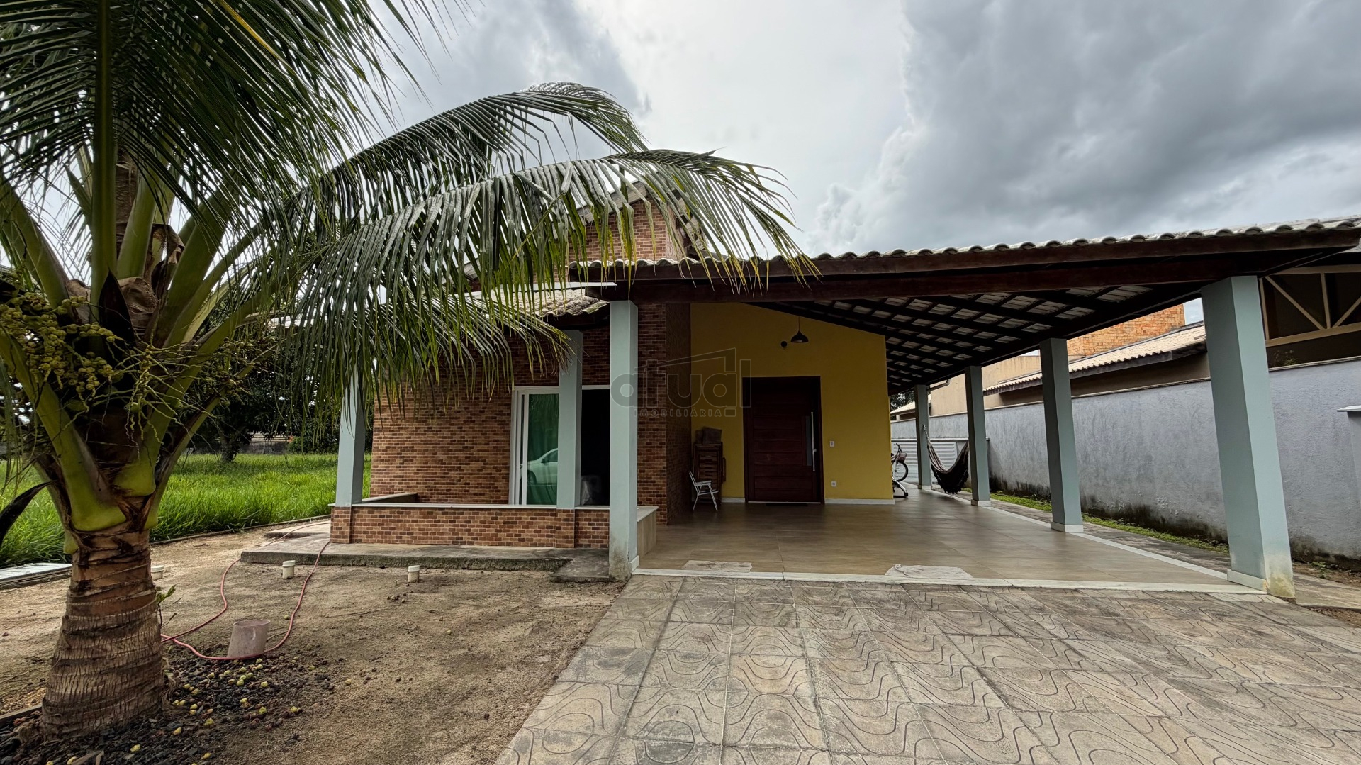 CASA EM CONDOMÍNIO