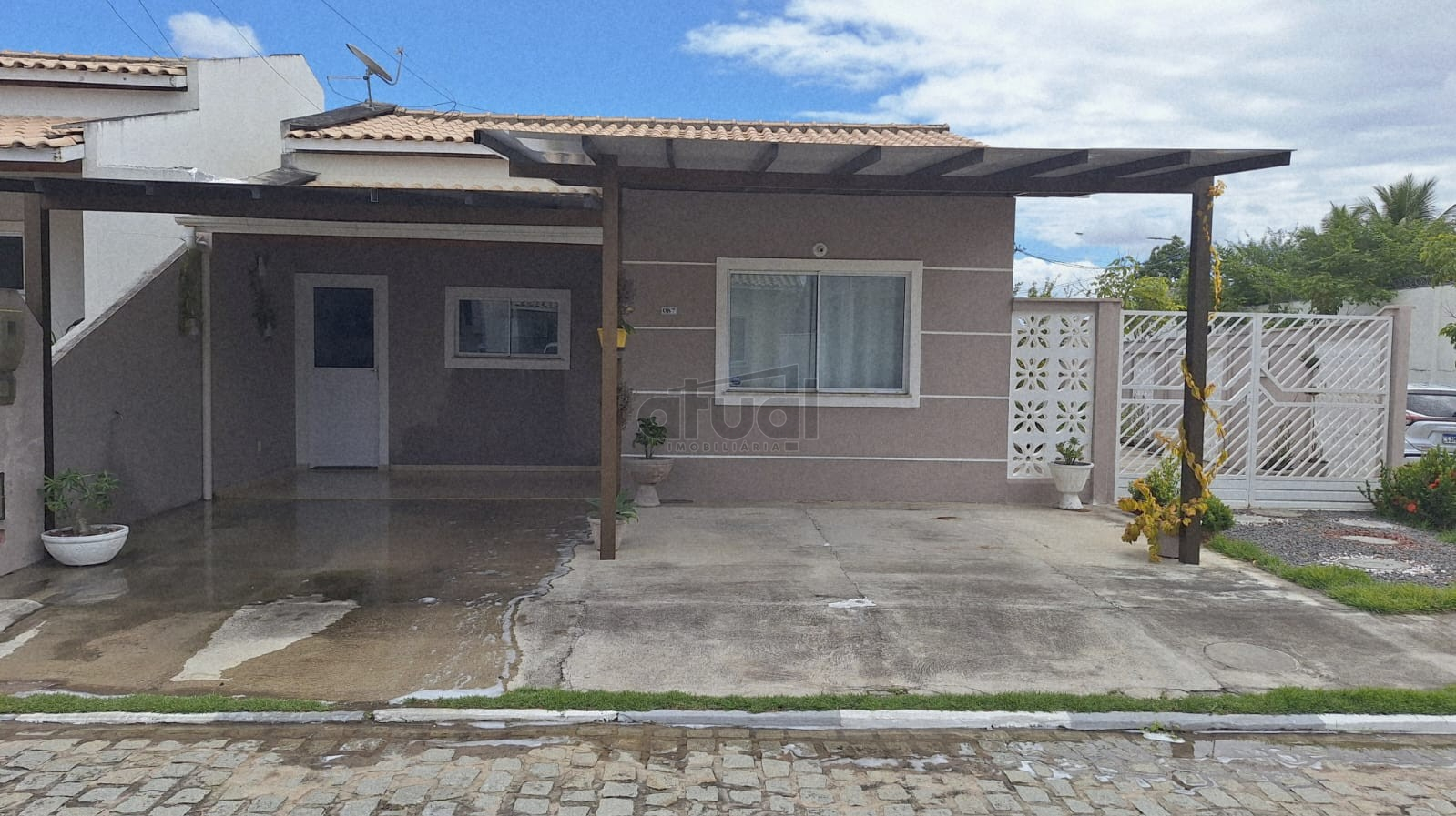 CASA EM CONDOMÍNIO