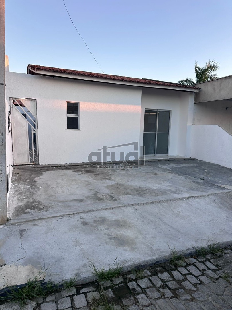 CASA EM CONDOMÍNIO