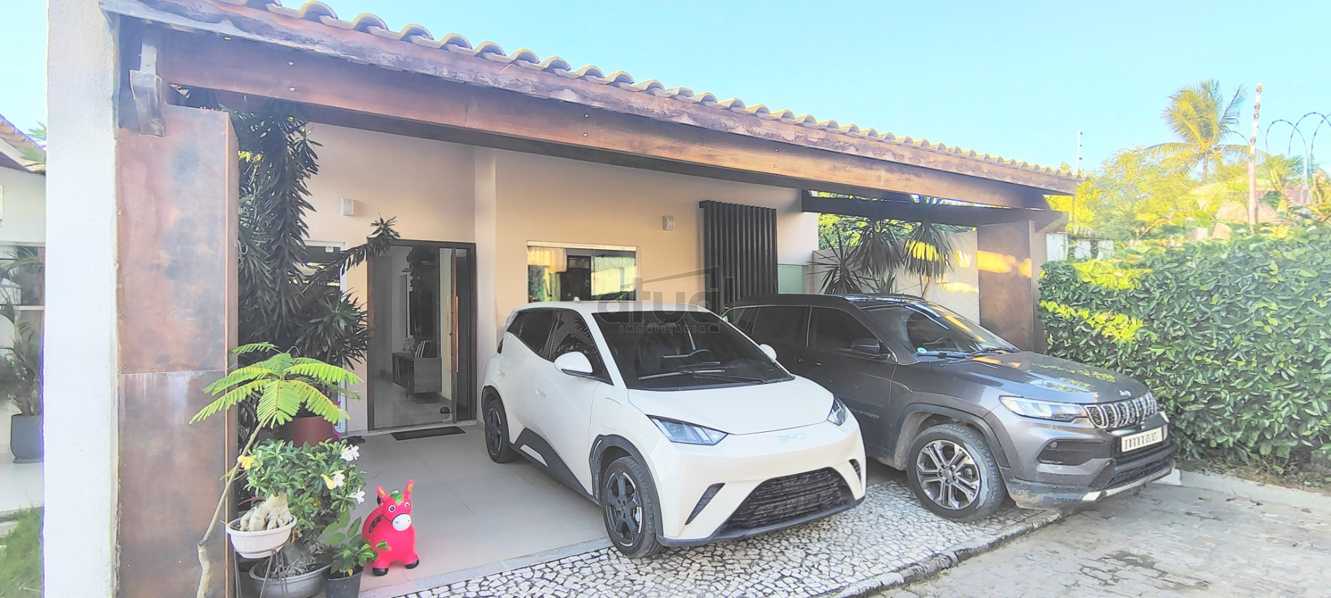 CASA EM CONDOMÍNIO