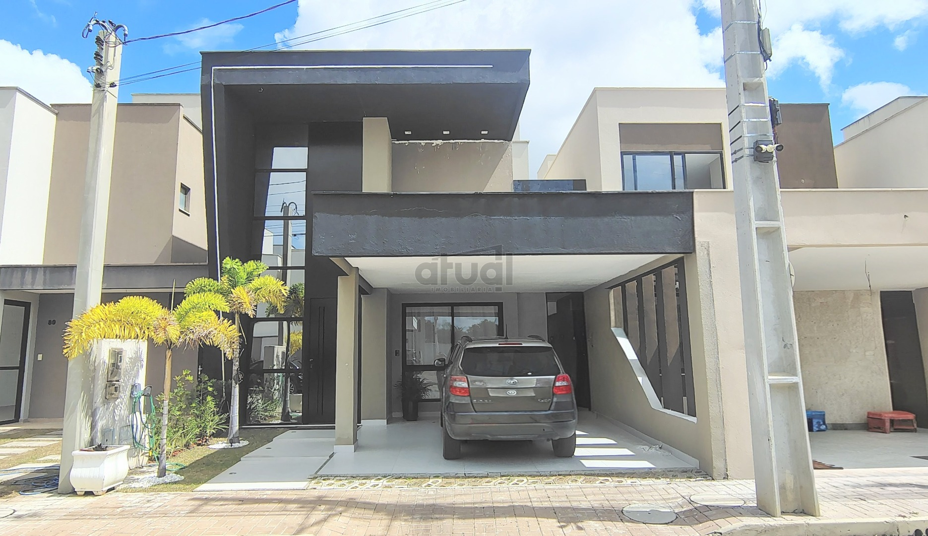 CASA EM CONDOMÍNIO