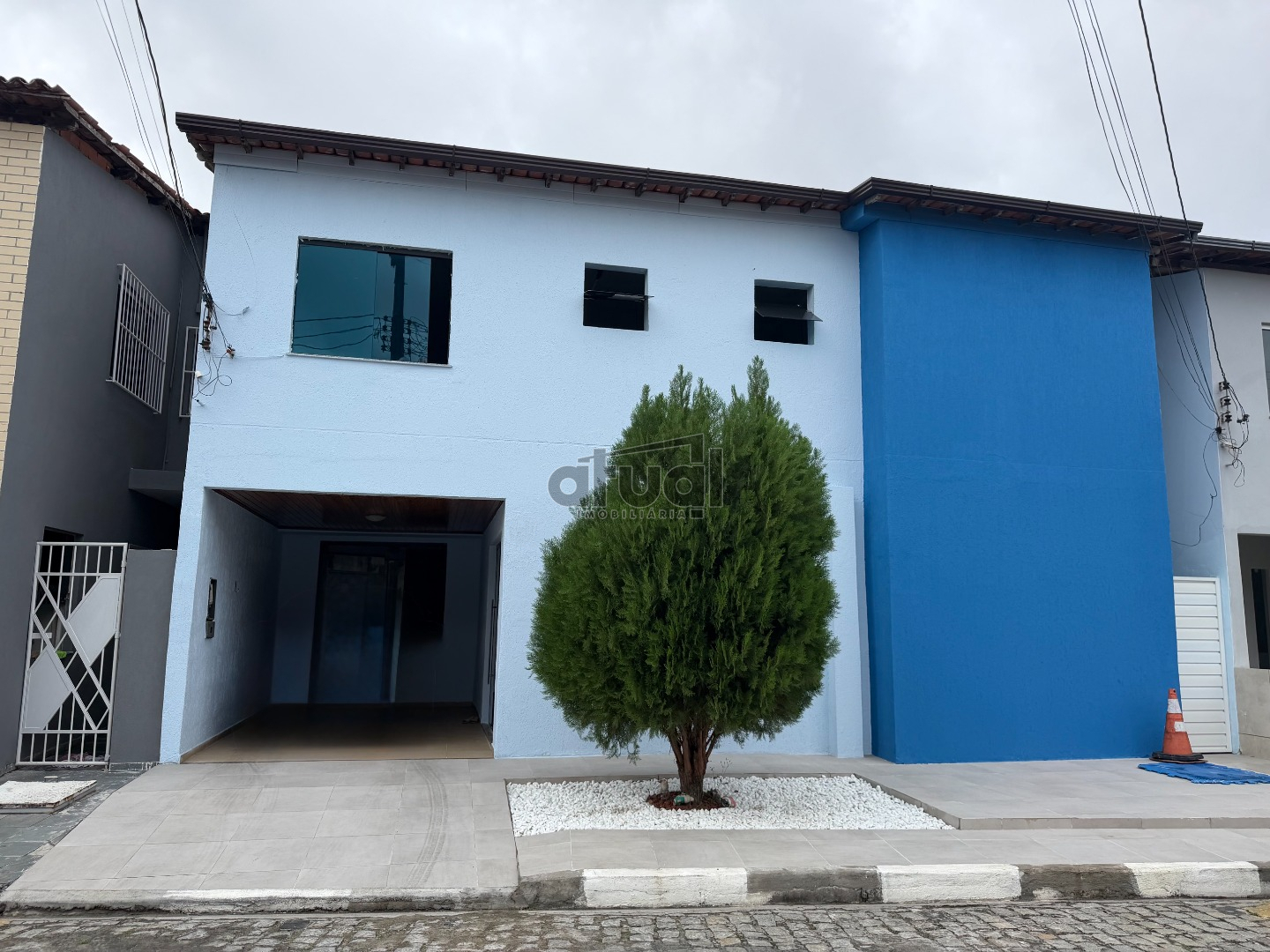 CASA EM CONDOMÍNIO