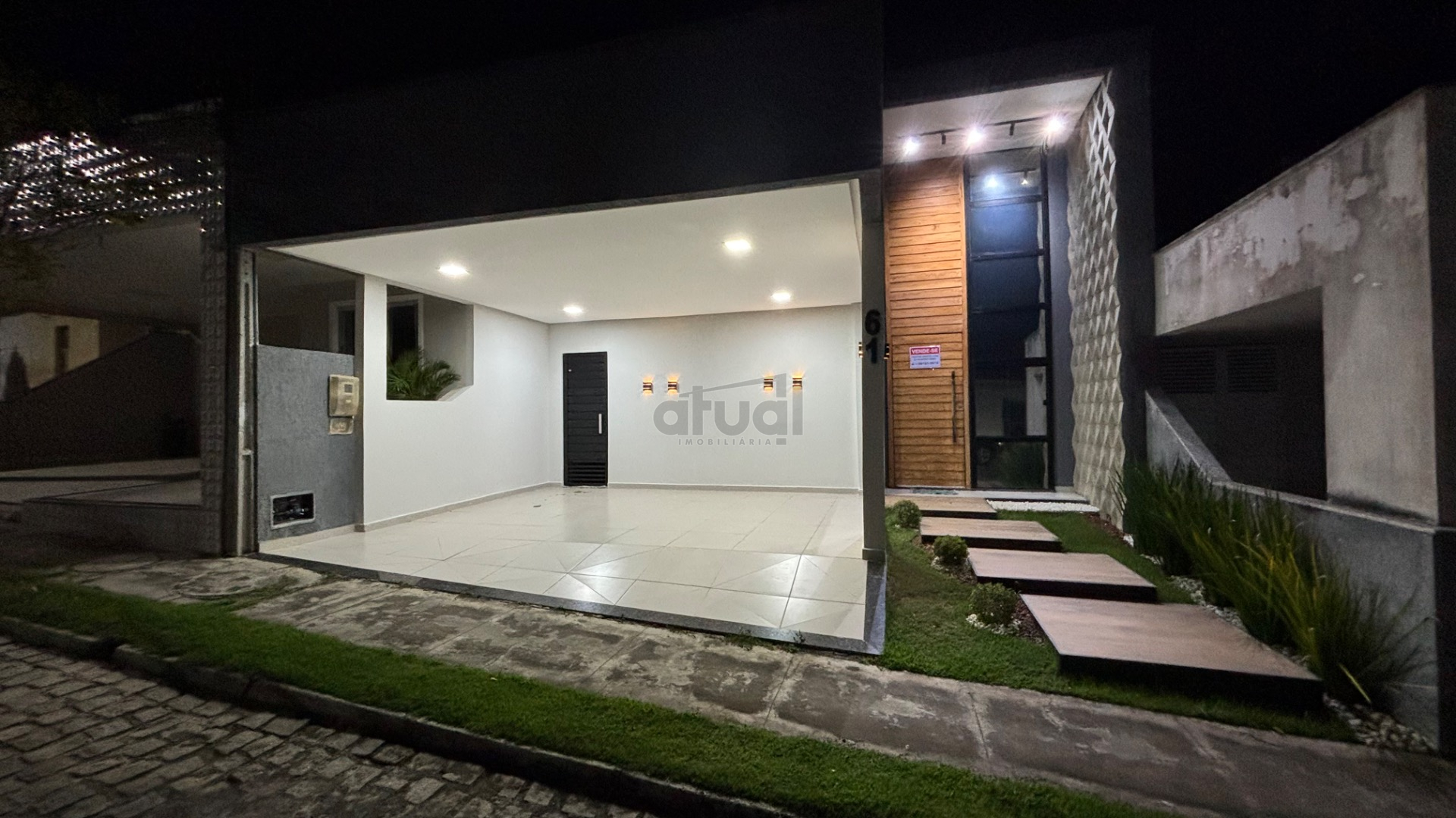 CASA EM CONDOMÍNIO