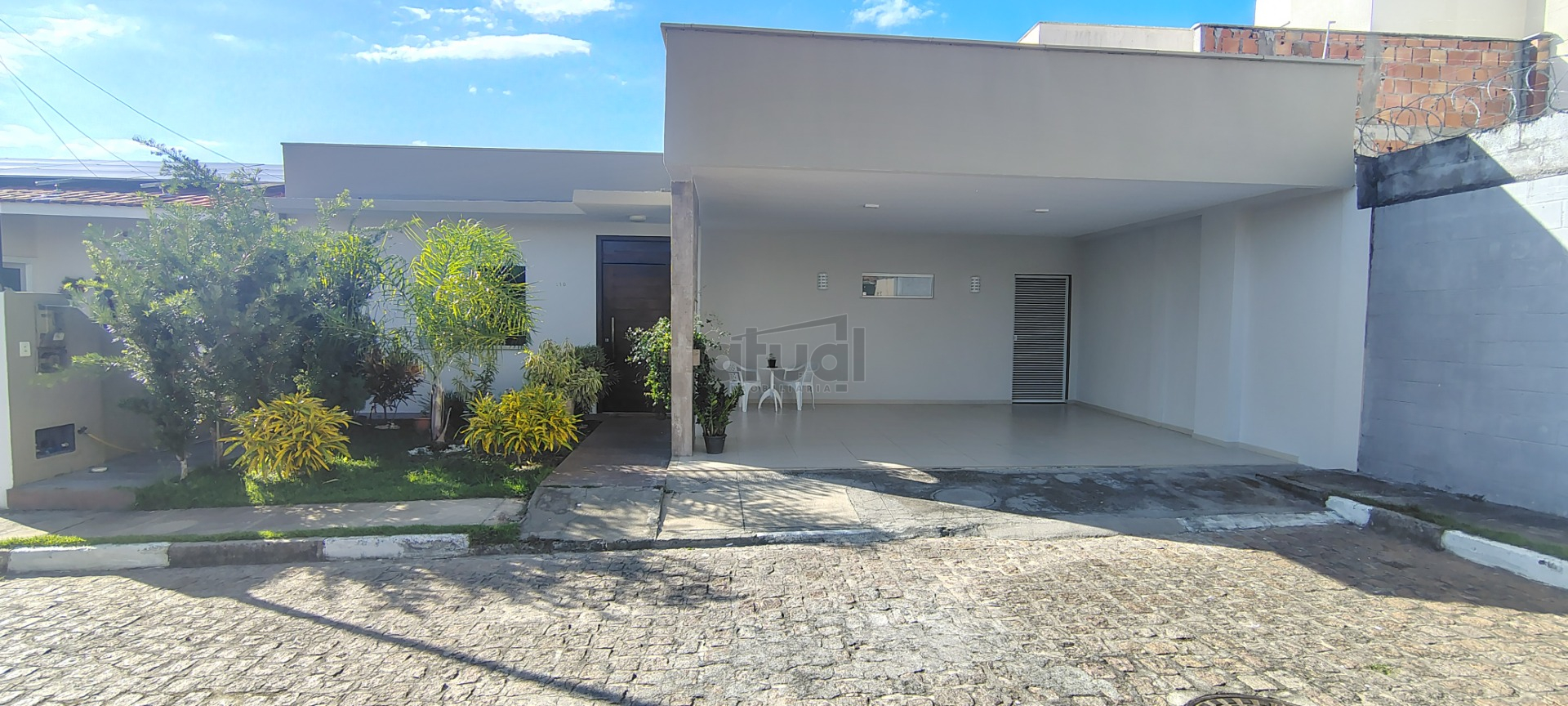 CASA EM CONDOMÍNIO