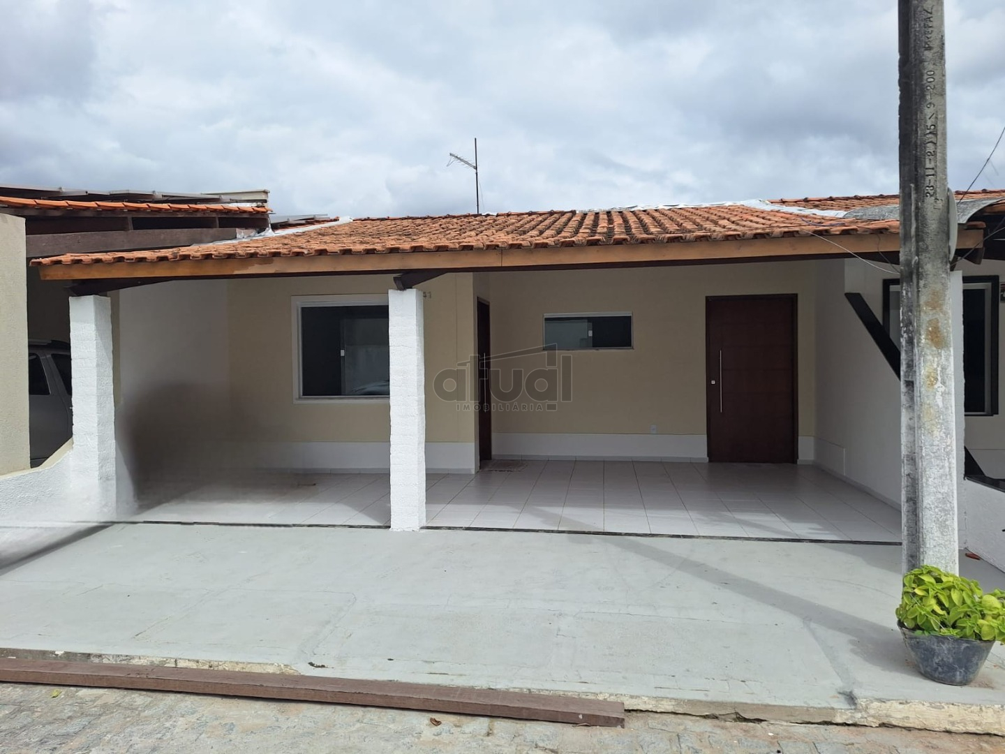 CASA EM CONDOMÍNIO
