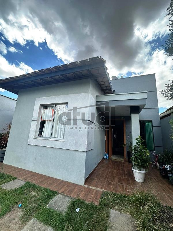 CASA EM CONDOMÍNIO