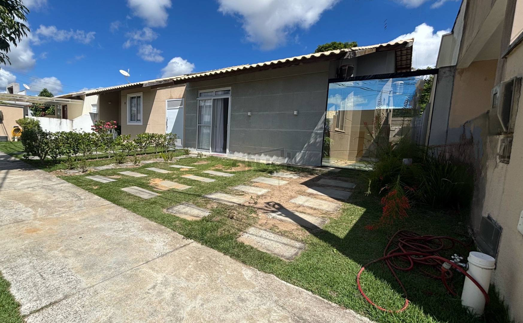 CASA EM CONDOMÍNIO