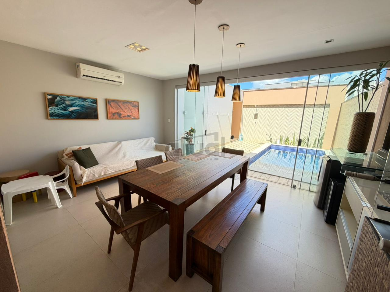 CASA EM CONDOMÍNIO