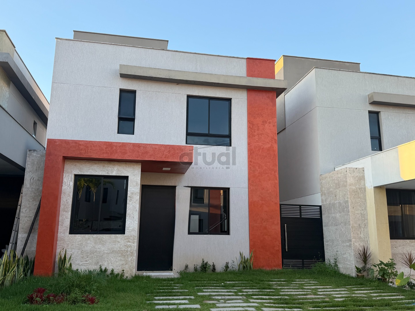 CASA EM CONDOMÍNIO