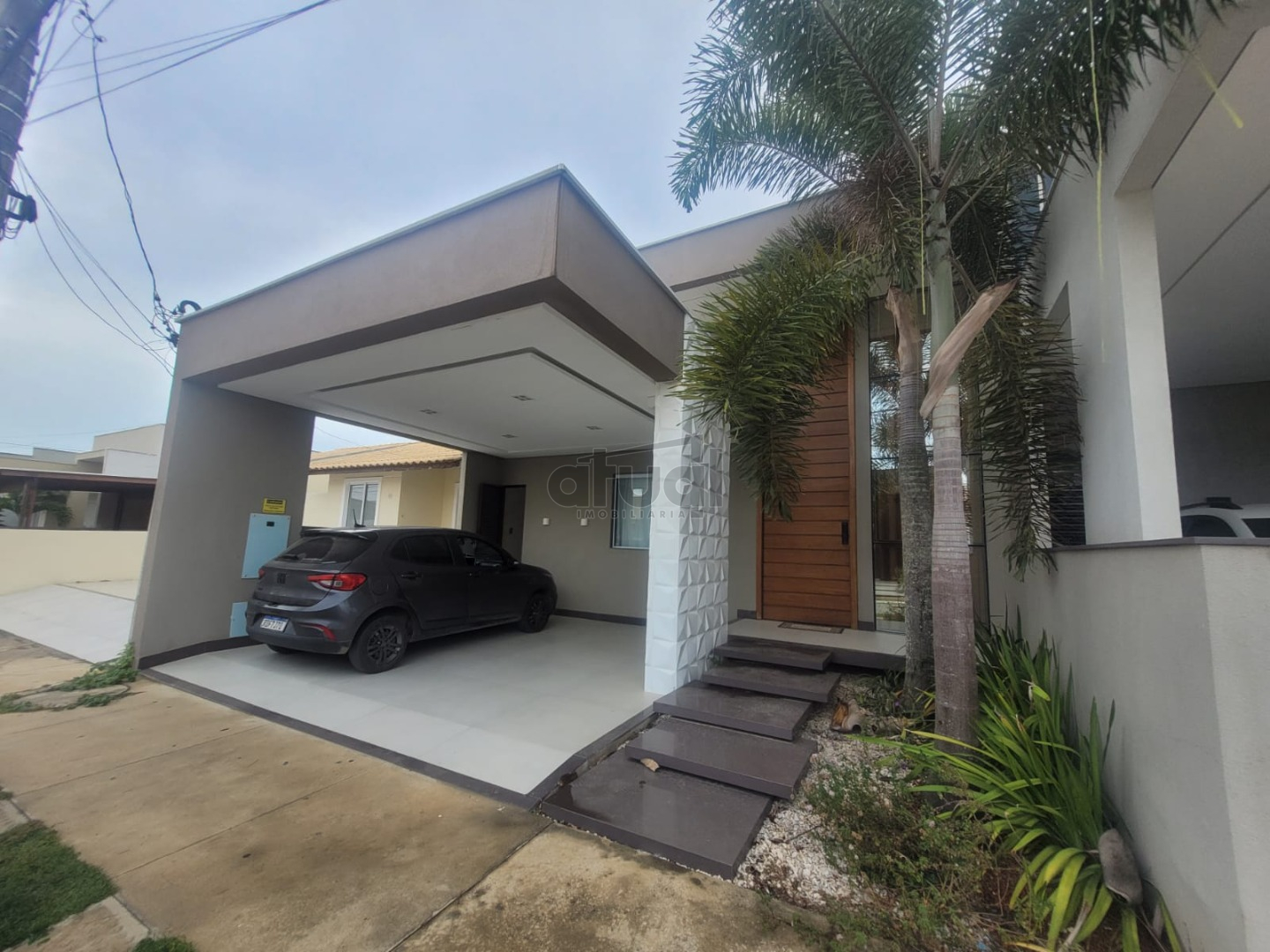 CASA EM CONDOMÍNIO