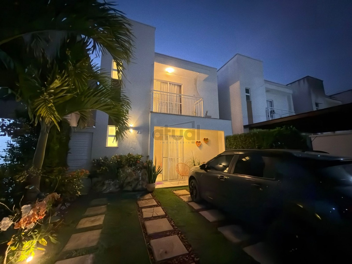 CASA EM CONDOMÍNIO