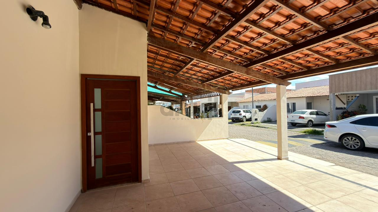 CASA EM CONDOMÍNIO