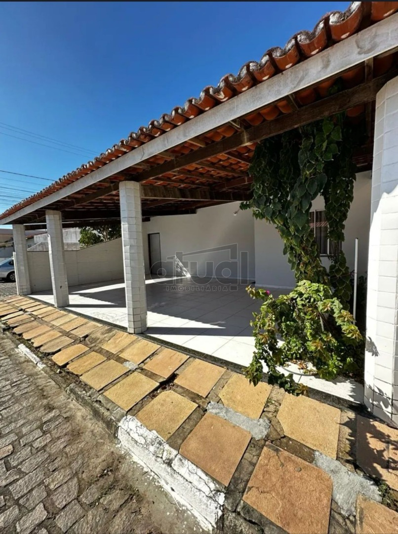 CASA EM CONDOMÍNIO