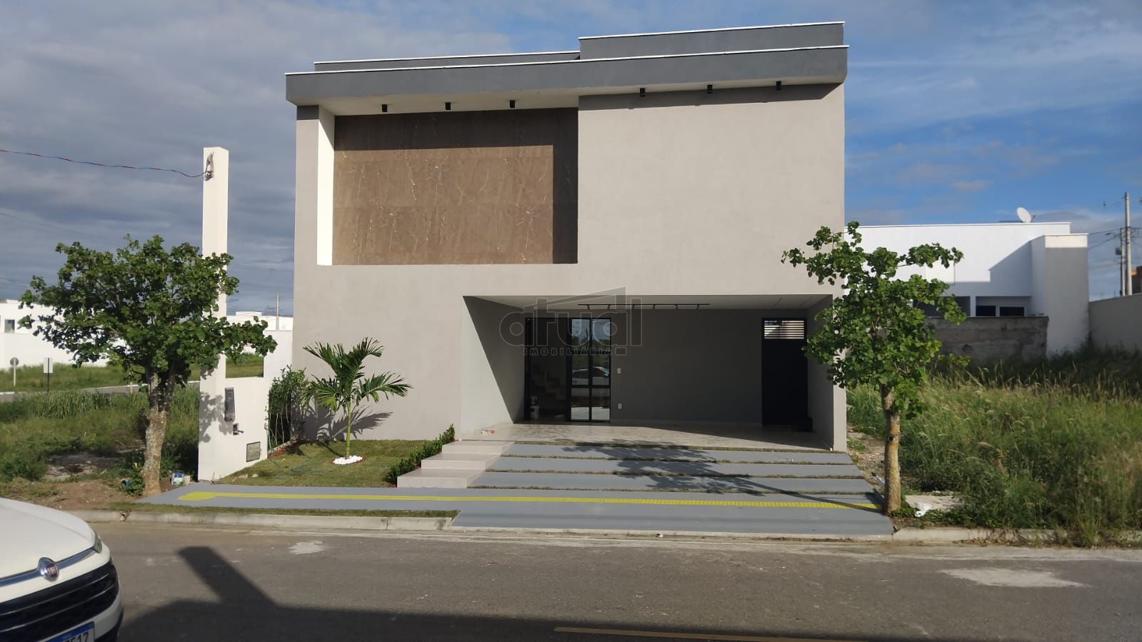 CASA EM CONDOMÍNIO