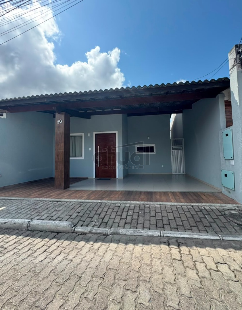CASA EM CONDOMÍNIO