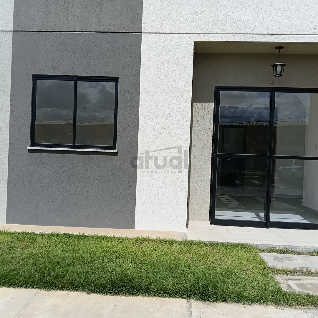 CASA EM CONDOMÍNIO