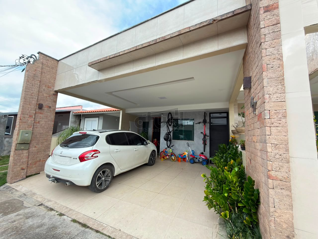 CASA EM CONDOMÍNIO