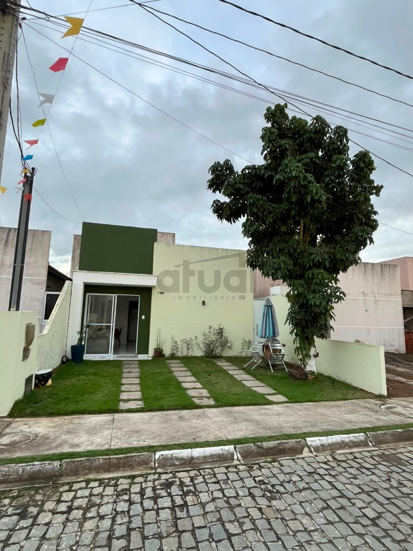 CASA EM CONDOMÍNIO