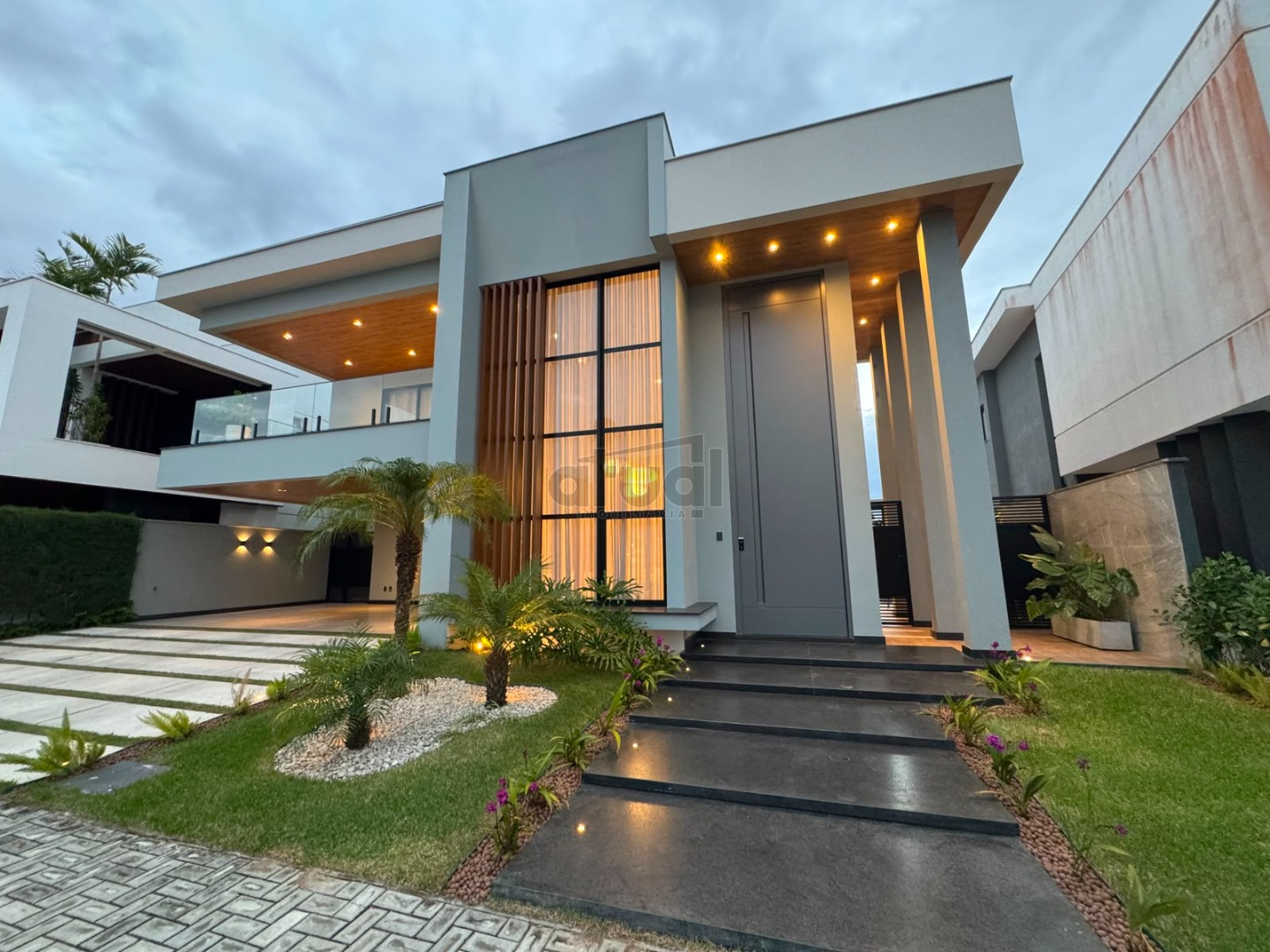 CASA EM CONDOMÍNIO