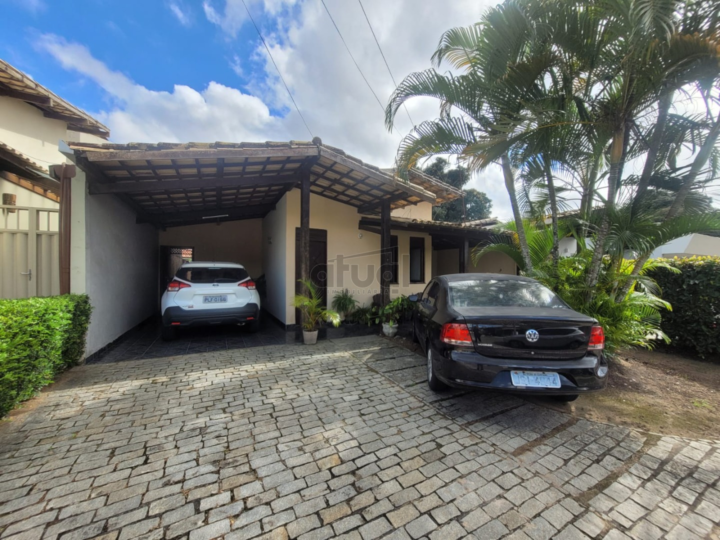 CASA EM CONDOMÍNIO
