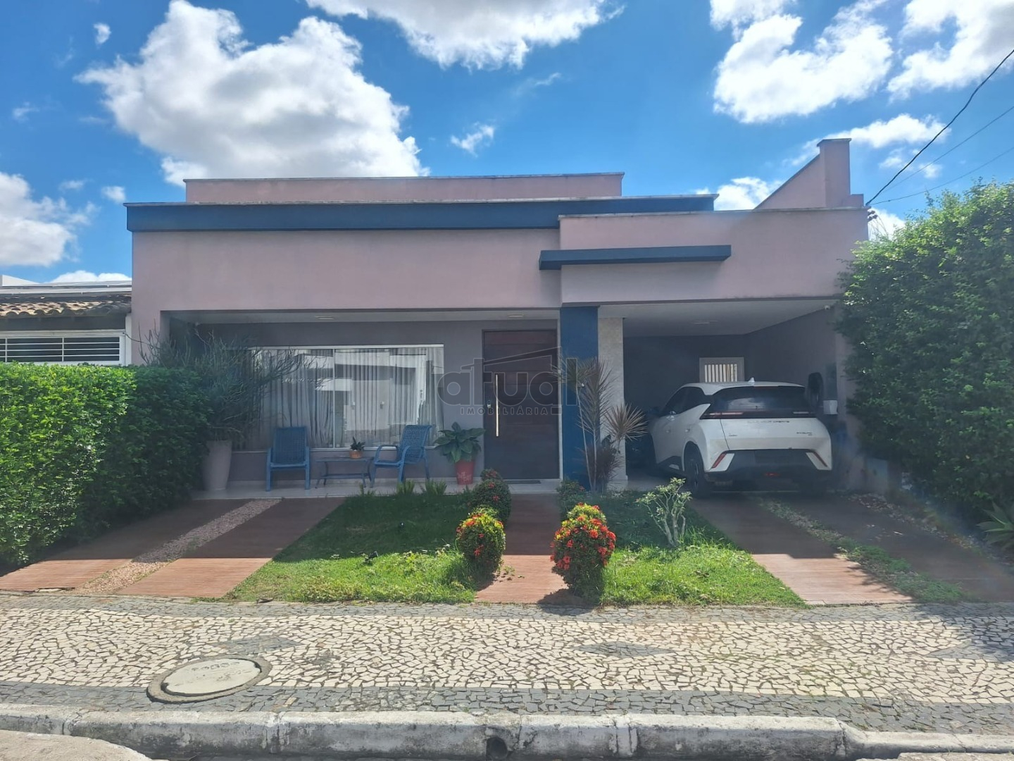 CASA EM CONDOMÍNIO