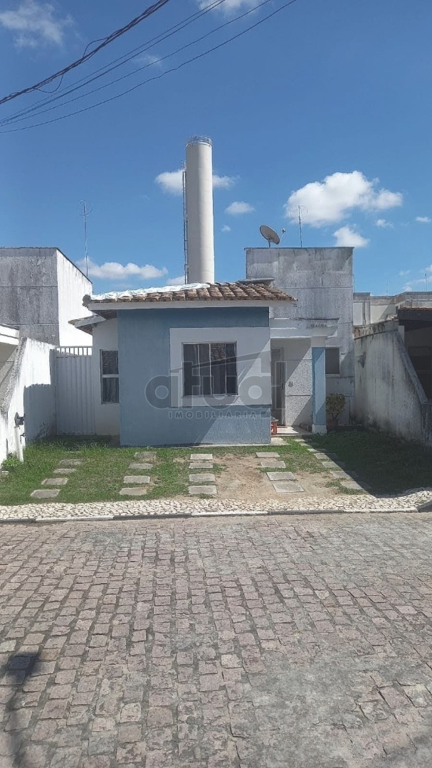 CASA EM CONDOMÍNIO