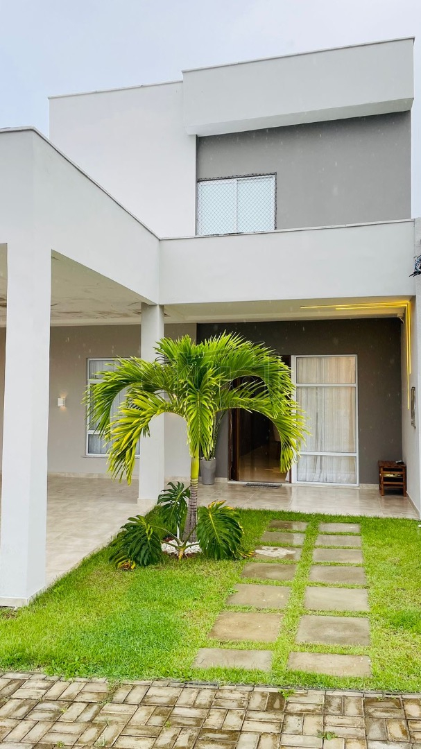 CASA EM CONDOMÍNIO
