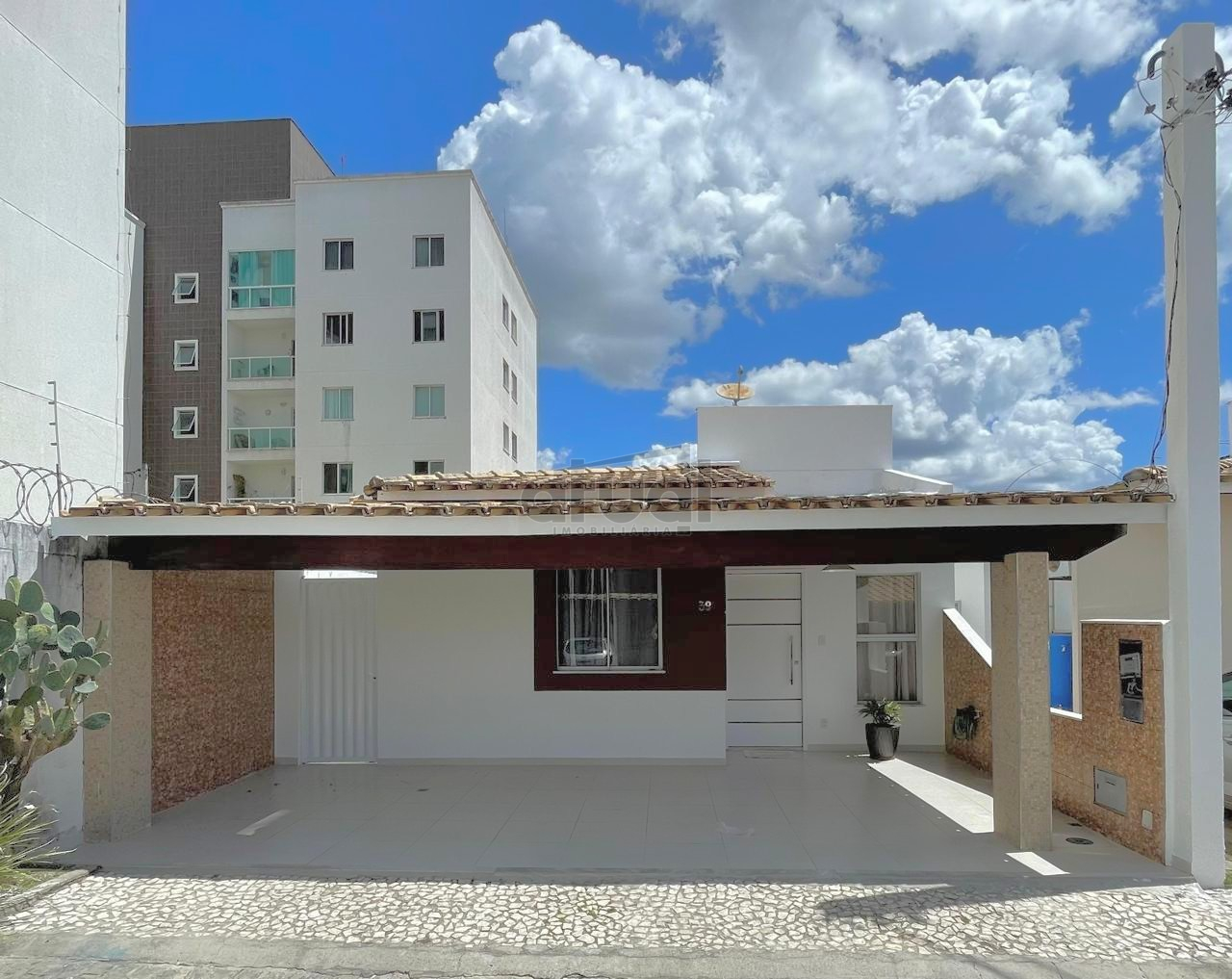 CASA EM CONDOMÍNIO