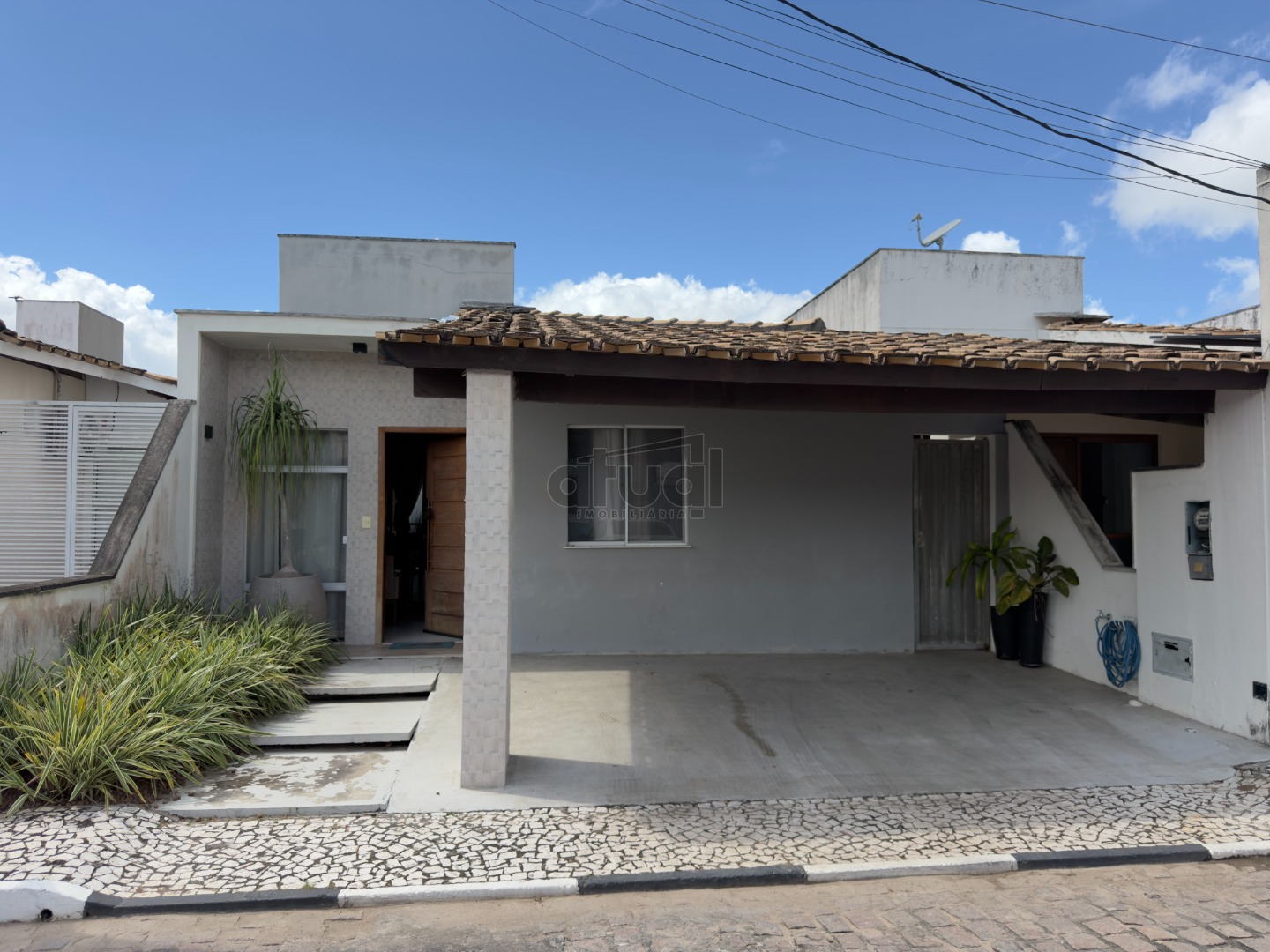 CASA EM CONDOMÍNIO