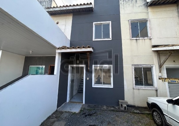 CASA EM CONDOMÍNIO