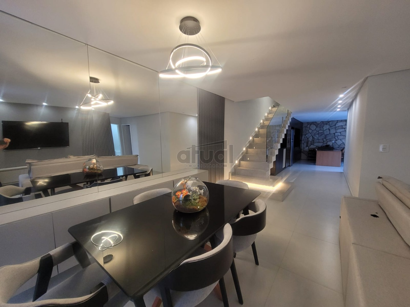 CASA EM CONDOMÍNIO