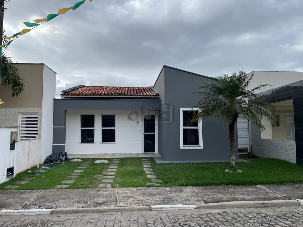 CASA EM CONDOMÍNIO