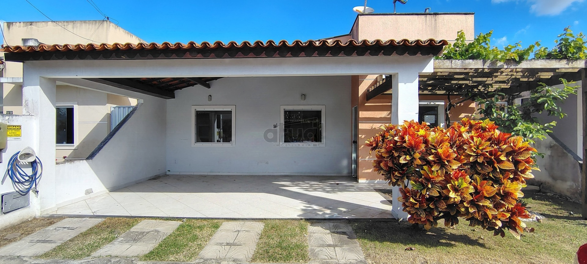 CASA EM CONDOMÍNIO
