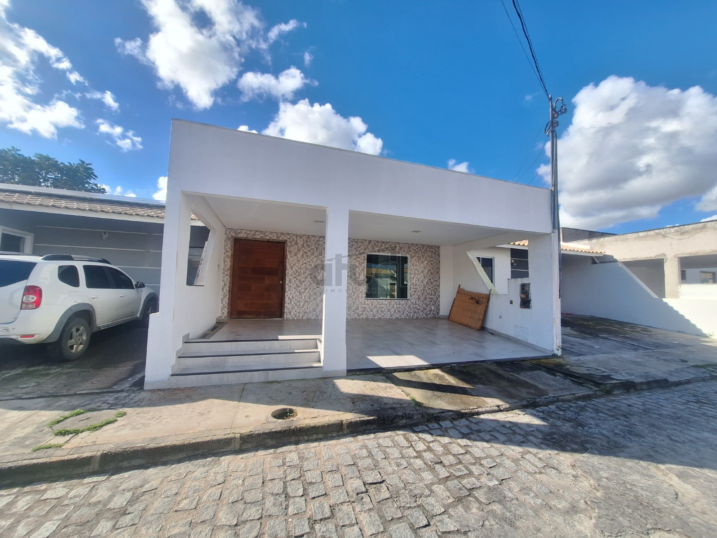 CASA EM CONDOMÍNIO