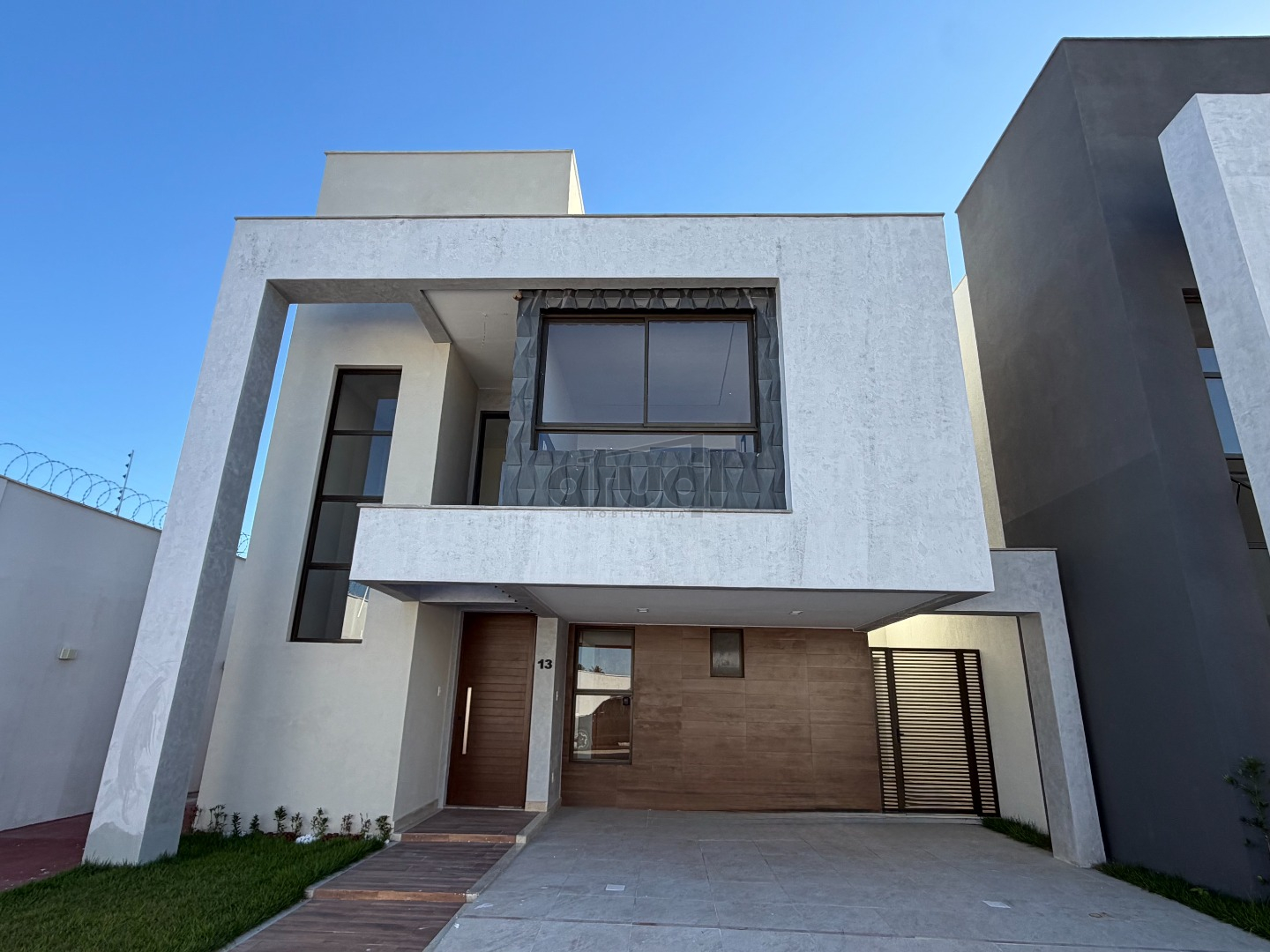 CASA EM CONDOMÍNIO