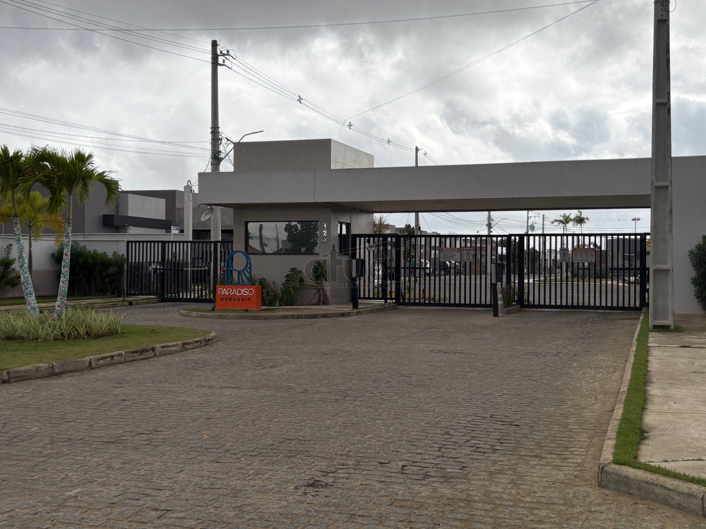 CASA EM CONDOMÍNIO