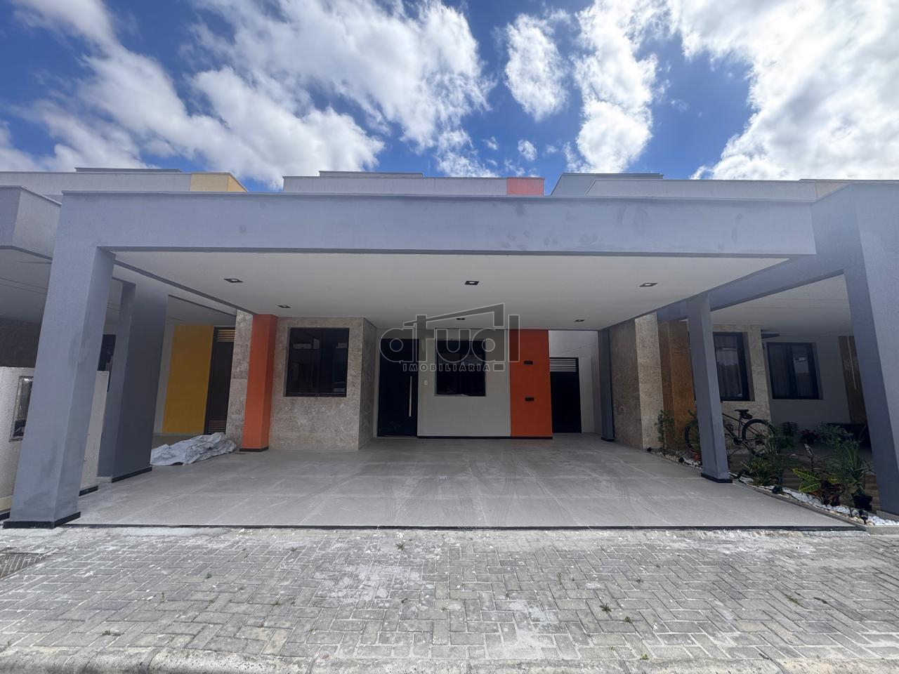 CASA EM CONDOMÍNIO