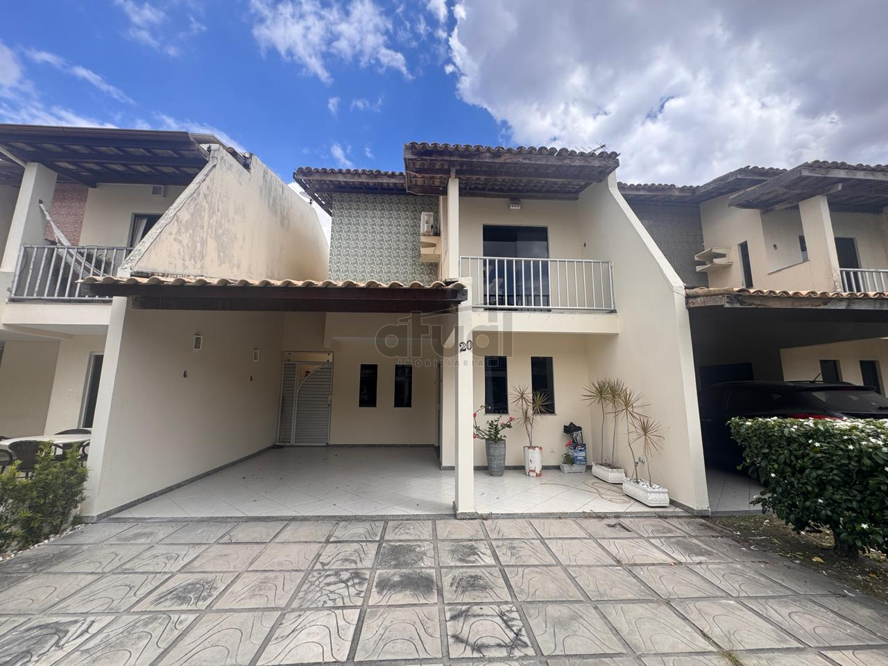 CASA EM CONDOMÍNIO