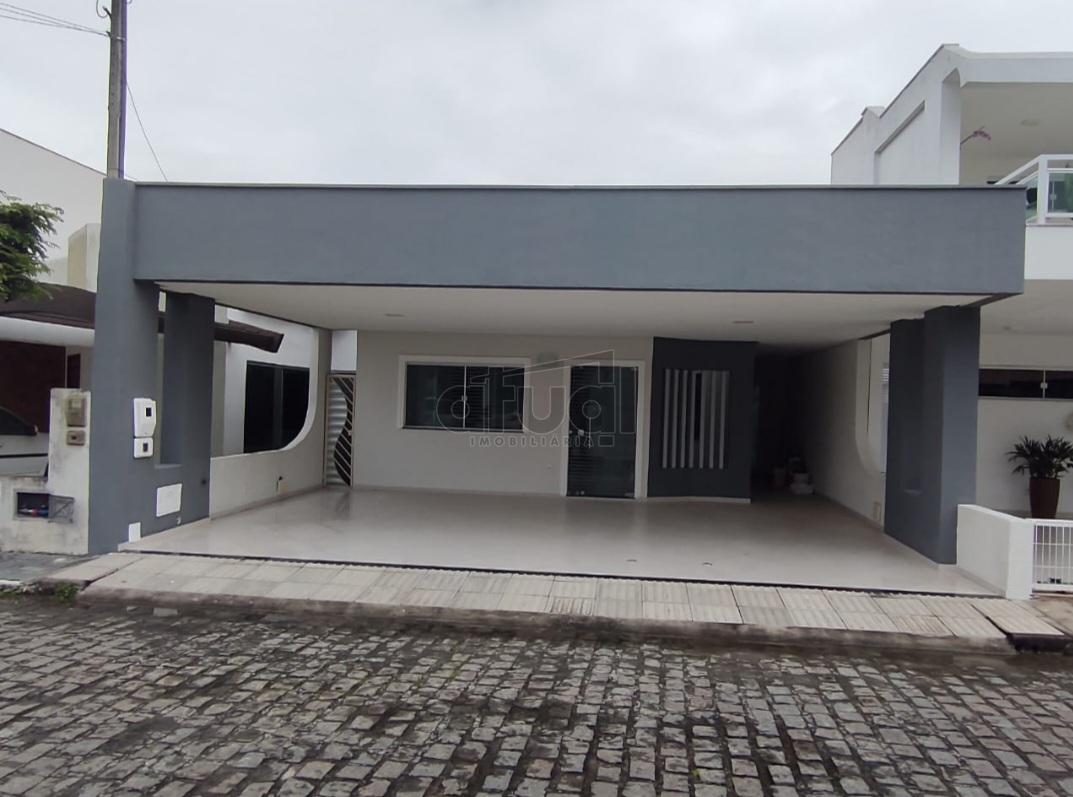 CASA EM CONDOMÍNIO